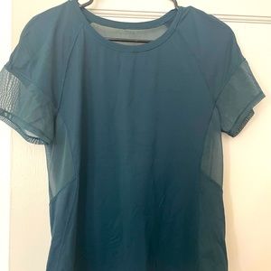Lululemon Mesh Back T-Shirt. Size 8